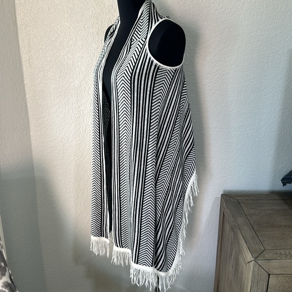 BCBGeneration Womens Fringe Vest Printed One Size - Picture 2 of 6